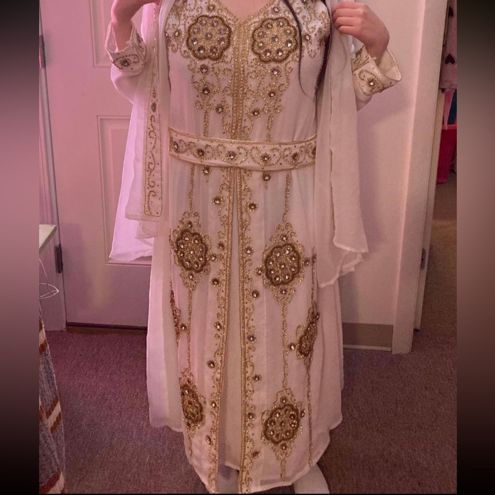 NWOT White Dubai Kaftan Dress, scarf & belt included